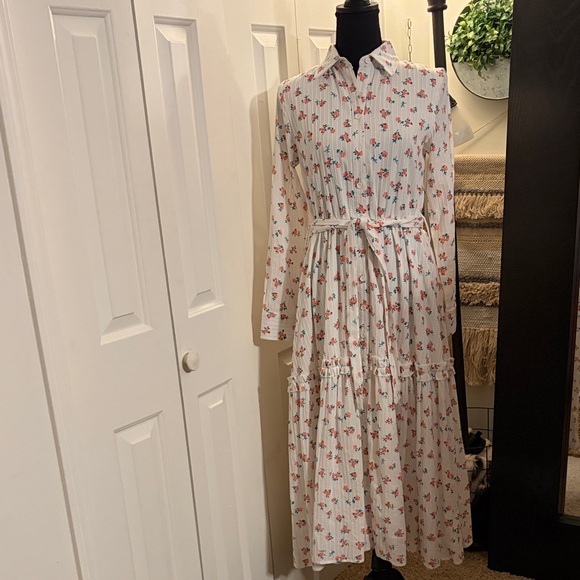 Ivy City Co Dresses & Skirts - Ivy City Co White Floral Long Sleeve Midi Dress